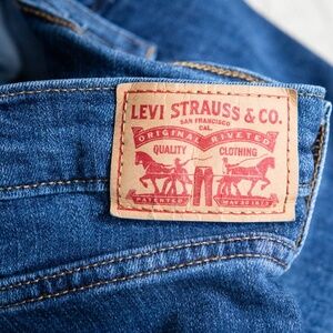 Levi's Women's 724 High Rise Straight Denim Jean